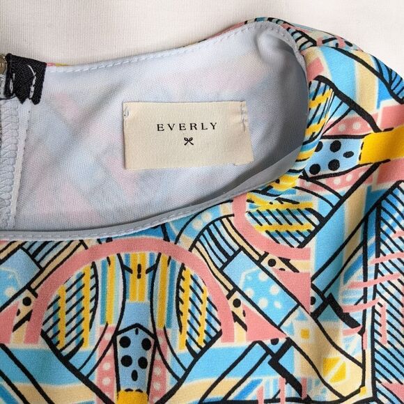 Everly Abstract Patterned Shift Dress - Picture 6 of 9